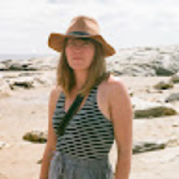 Meet your Posher, Olivia - Picture 1 of 1